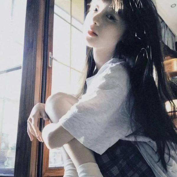 想踢沉迷男的女人