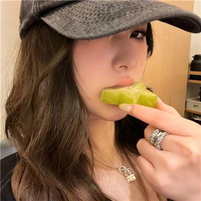 庭院里的女人